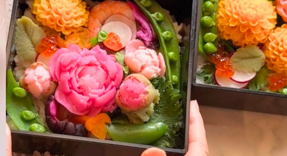 お花絞りをあしらったお花のお寿司